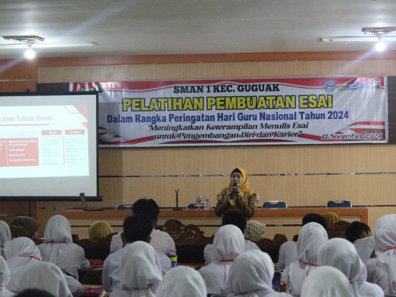 SMAN 1 Kecamatan Guguak Laksanakan Pelatihan Menulis Esai dalam Rangka Peringatan Hari Guru Nasional