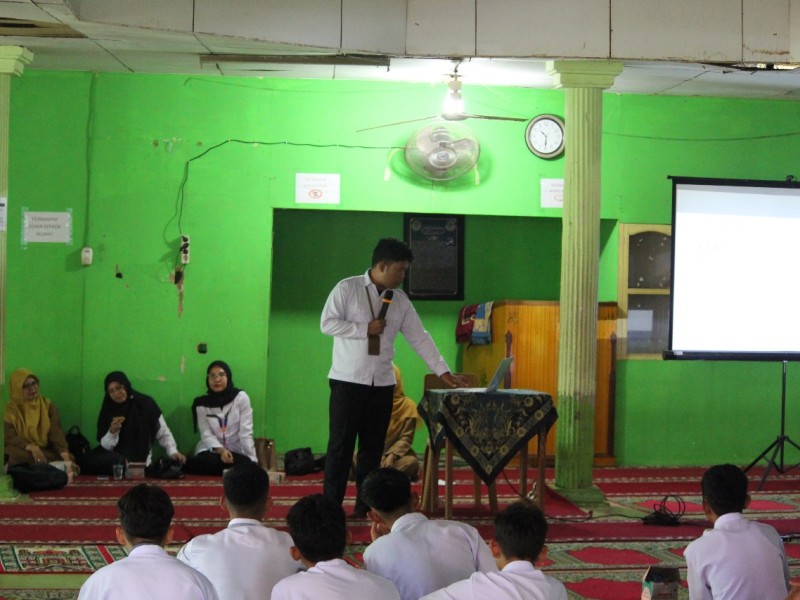 Badan Narkotika Nasional, Dinas Kesehatan, dan Polres Kabupaten Lima Puluh Kota Bersama SMAN 1 Kecamatan Guguak Laksanakan Penyuluhan Tentang Bahaya Narkoba dan Rokok