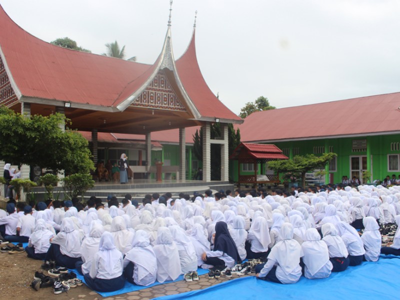 Memasuki Tahun Ajaran Baru, SMA Negeri 1 Kecamatan Guguak Laksanakan Kegiatan Masa Pengenalan Lingkungan Sekolah