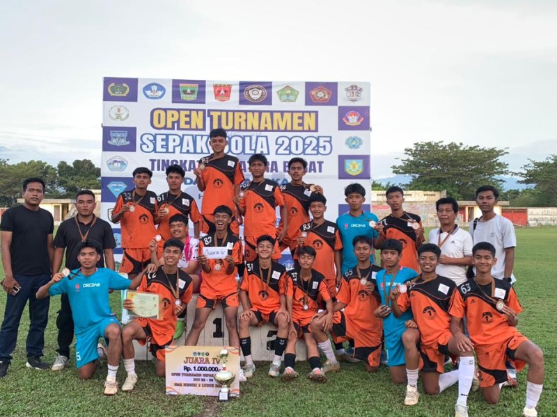 Tampil Gemilang Tim Sepak Bola SMAN 1 Kec. Guguak Tembus Empat Besar Turnamen SMAN 2 Lubuk Basung dalam memperingati HUT ke 39  