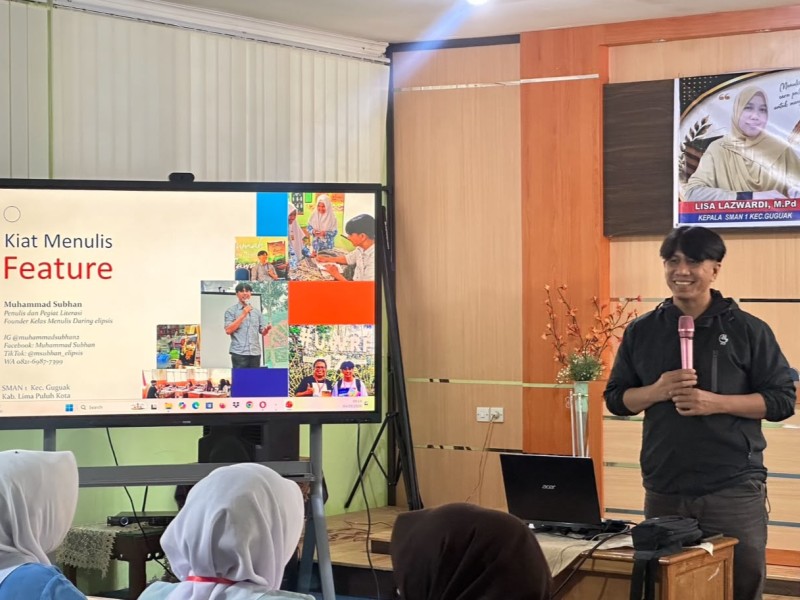 Melahirkan Karya, Menginspirasi Bangsa: Kelas Penulisan Kreatif dan Jurnalistik SMANSAGU