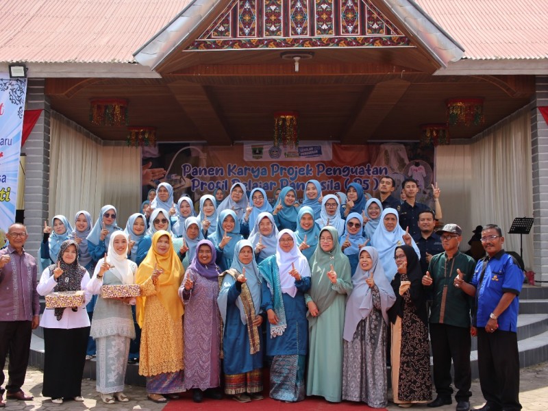 SMAN 1 Kecamatan Guguak Laksanakan Acara Perpisahan dengan Guru yang Telah Memasuki Masa Purnabakti dan Pindah Tugas