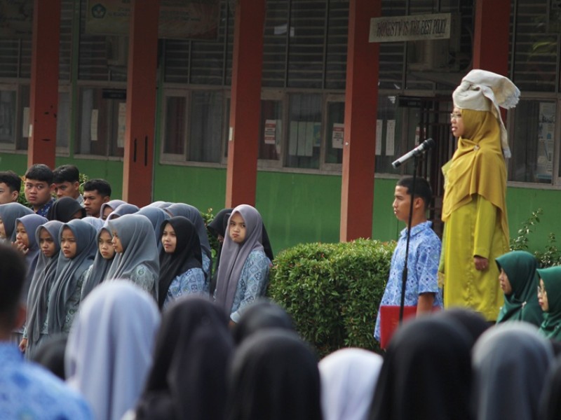Pancasila perekat bangsa menuju Indonesia Raya SMAN 1 KECAMATAN GUGUAK gelar upacara memperingati hari kesaktian Pancasila