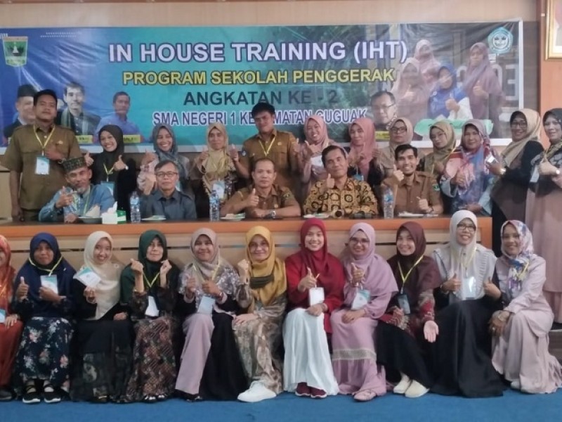 Kacabdin Wilayah IV Provinsi Sumatera Barat  Membuka Secara Resmi Kegiatan IHT SMA N 1 Kecamatan Guguak.