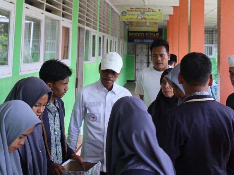 OSIS dan MPK SMA Negeri 1 Guguak Galang Bantuan untuk Korban Bencana Alam di Sumatera Barat