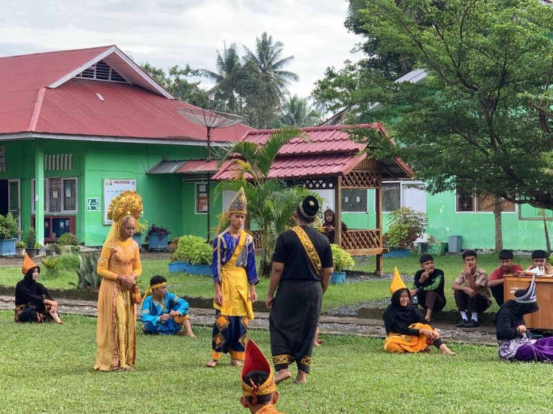 Aksi Randai Meriahkan Pembelajaran Seni Budaya di SMAN 1 Kec. Guguak