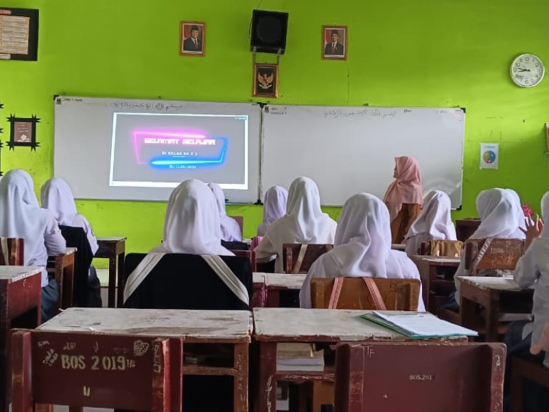 Implementasi Pembelajaran Mendalam Unjuk Praktik Terbaik sebagai Guru Model di SMAN 1 Guguak