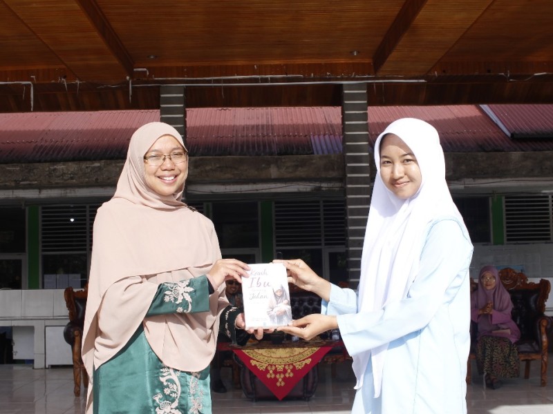 Peringati Hari Ibu, SMAN 1 Kecamatan Guguak Adakan Ceramah Agama dan Peluncuran Antologi Cerpen Karya Peserta Didik
