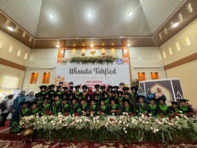 40 Peserta Didik SMAN 1 Kecamatan Guguak Ikuti Wisuda Tahfidz SMA Se-Kota Payakumbuh dan Kabupaten Lima Puluh Kota