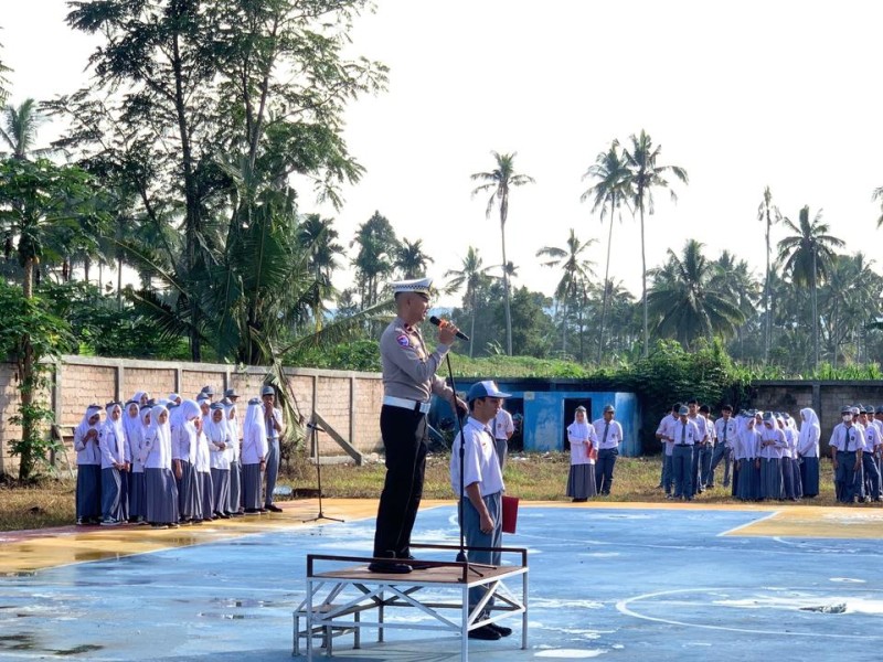 Polantas dan Jasa Raharja Edukasi Tertib Berlalu Lintas di SMAN 1 Kec. Guguak