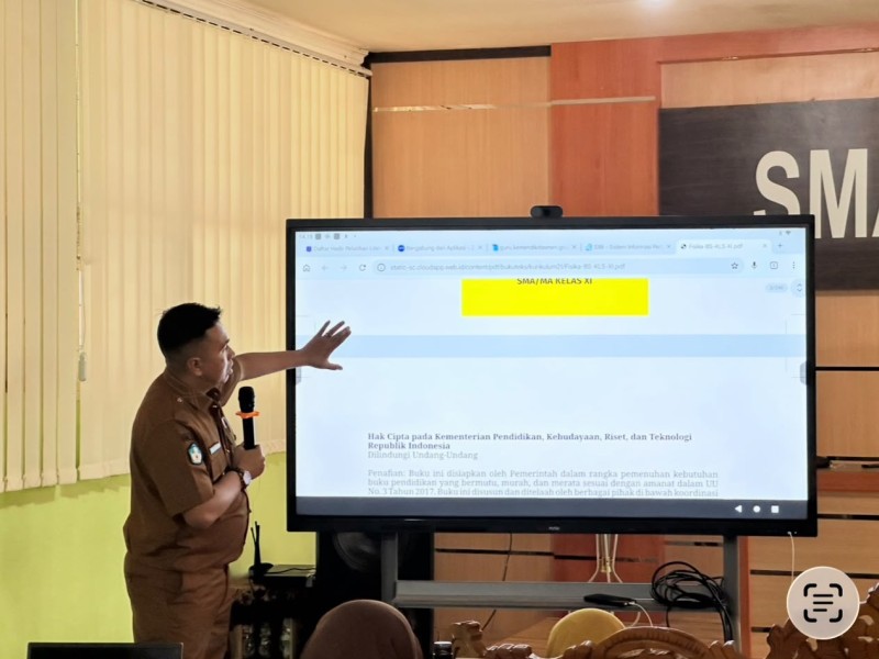Optimalkan Smartboard, SMAN 1 Kec. Guguak Dorong Pembelajaran Lebih Interaktif dan Menyenangkan