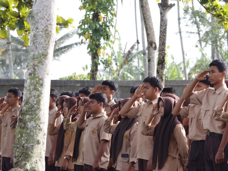 Peringati Hari Bela Negara Ke-76, SMAN 1 Kecamatan Guguak Laksanakan Upacara Peringatan Hari Bela Negara dan Berikan Penghargaan untuk Peserta Didik